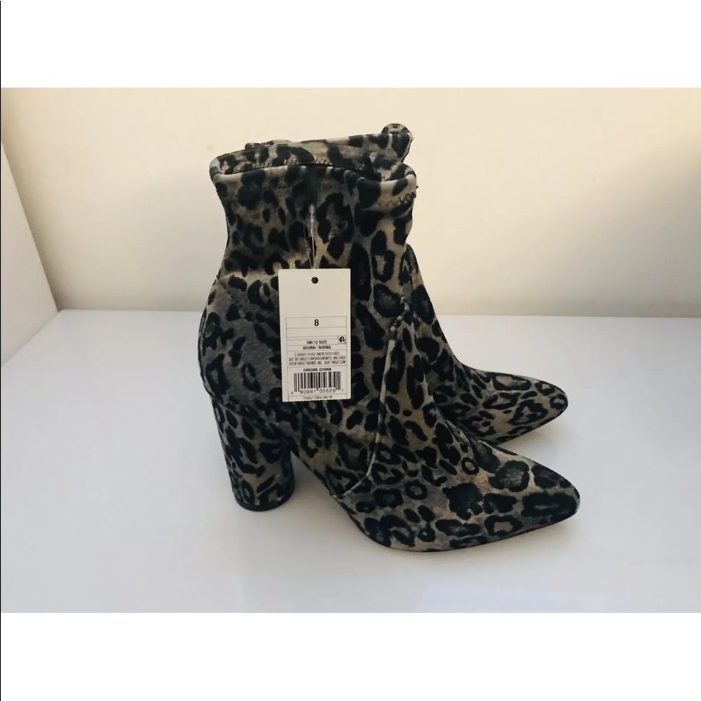 A new day leopard print pointed toe booties size 8